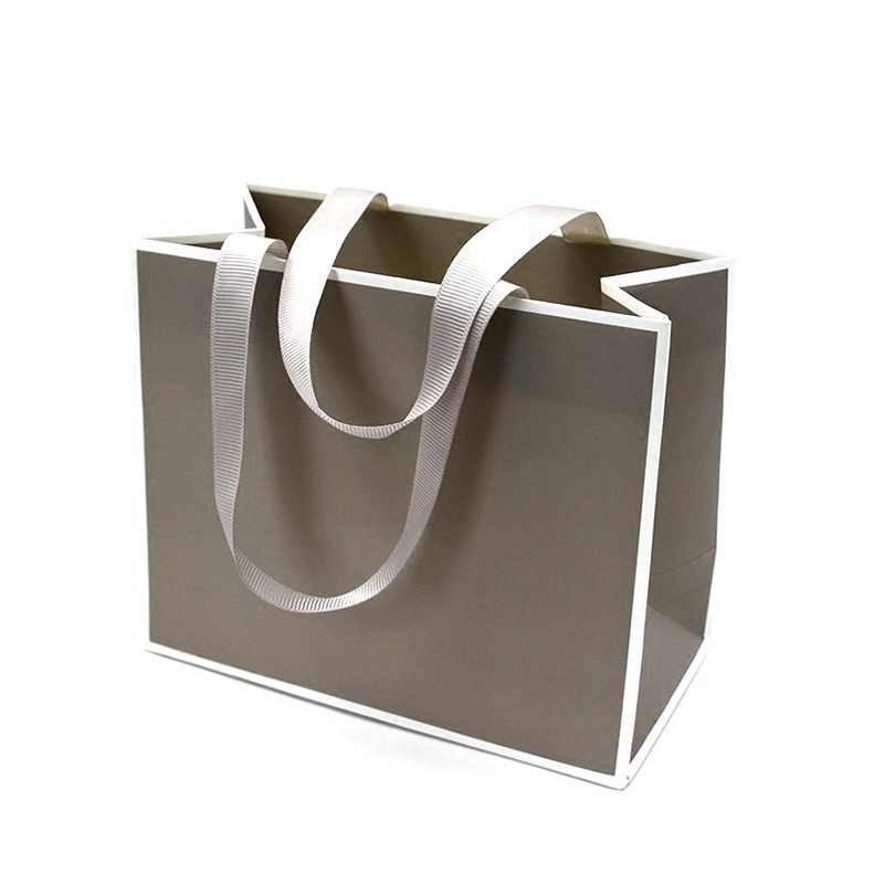 Luxury jewelery paper bags with grey rope